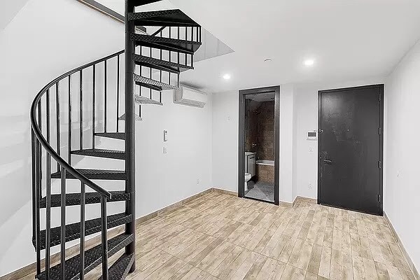 Building Photo - 11 Devoe St