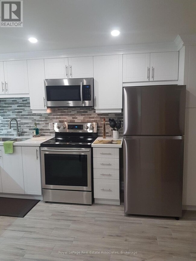 Building Photo - 3323 Queen Frederica Dr