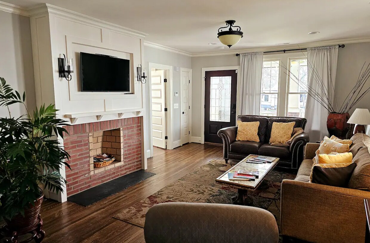 Sala de estar - 313 Walnut Ave