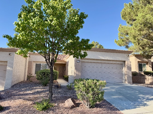 Building Photo - 10065 Hemet Dr
