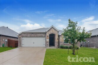 Building Photo - 2557 Hadley St