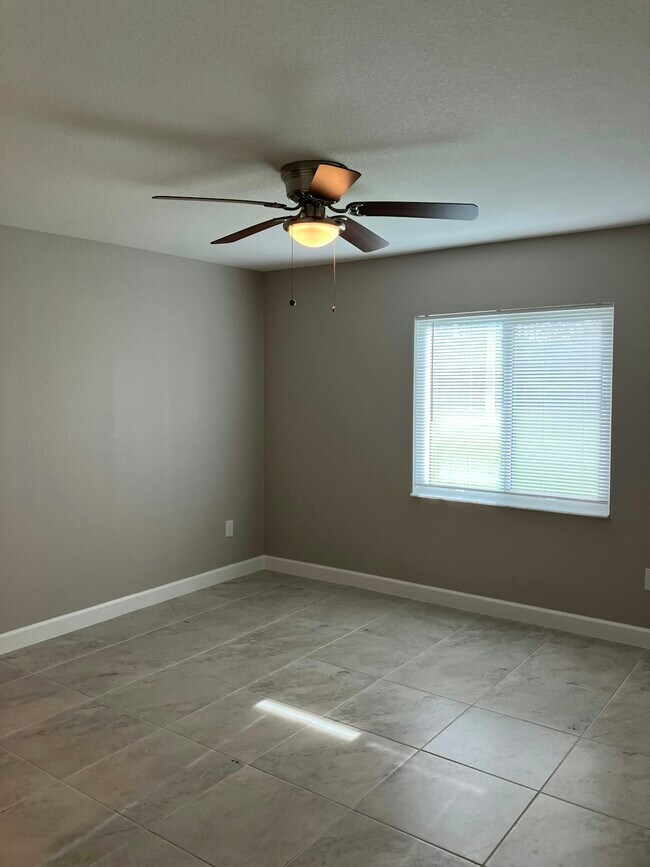 Foto del edificio - 129 Boundary Blvd