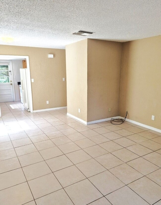 Foto del edificio - 2 bedroom 1 bath - Move in special
