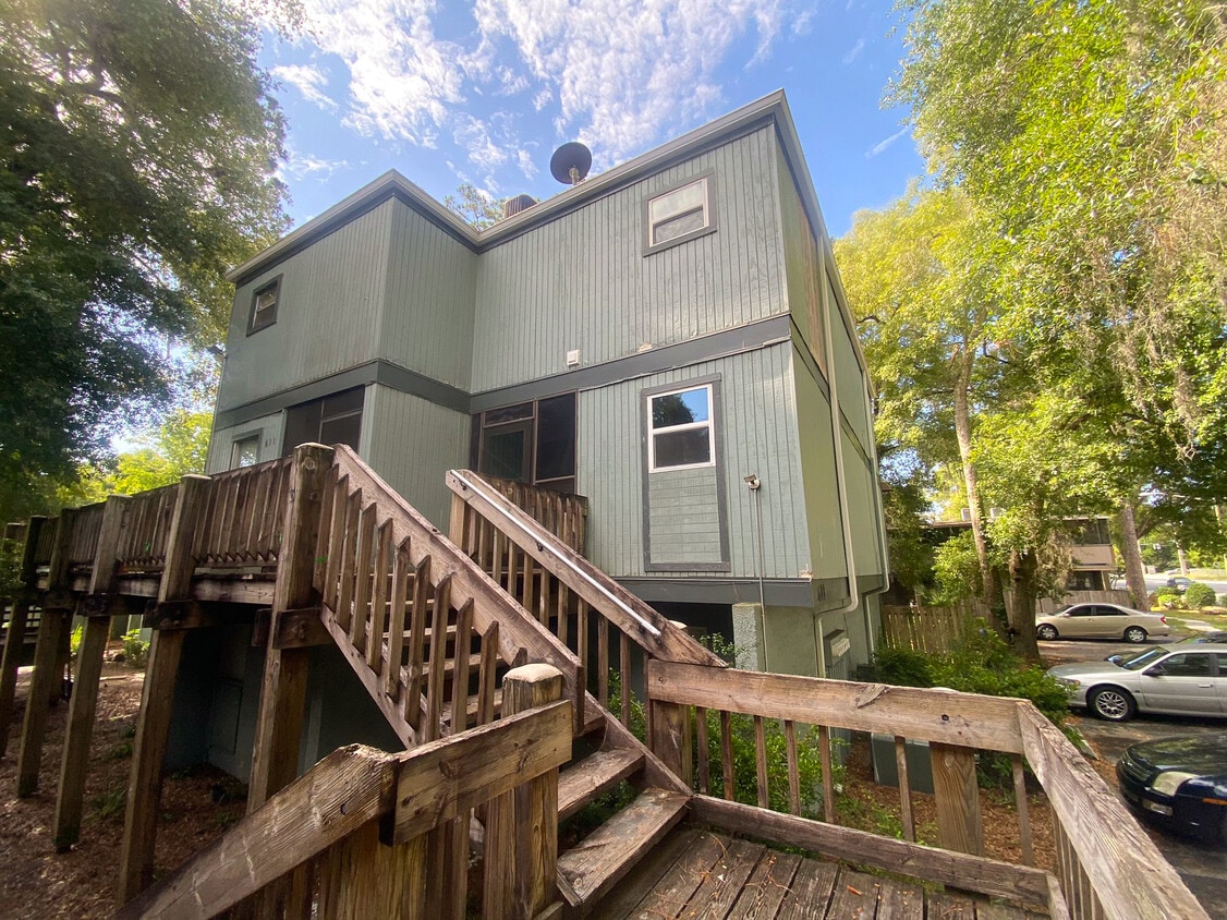 Primary Photo - 611 SW 75th St