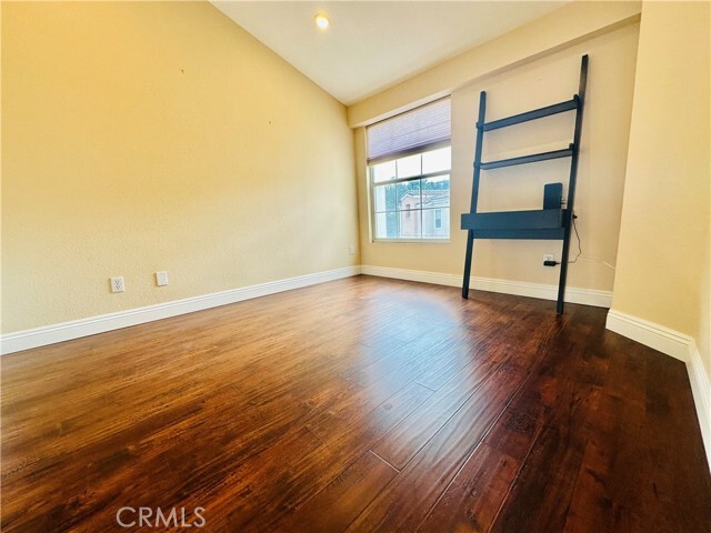 Building Photo - 1041 S San Marino Way