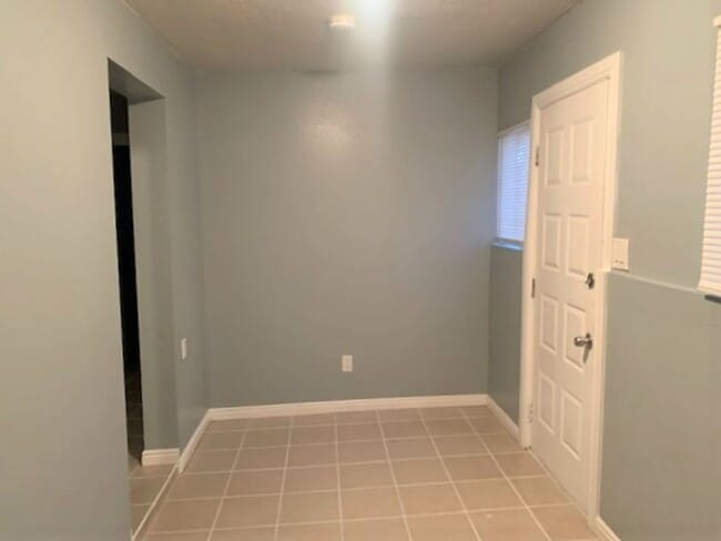 Building Photo - 1 bedroom 1 bath duplex in downtown Elko