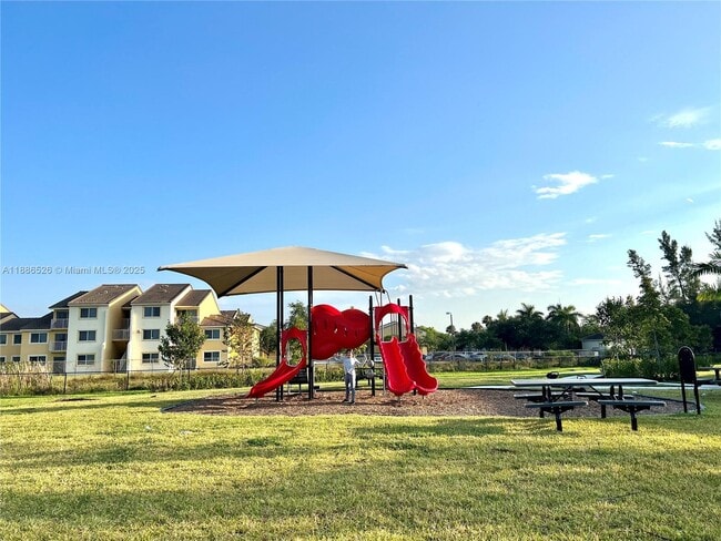 Foto del edificio - 20838 NW 13th Ave
