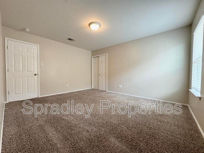 Building Photo - 724 Starlight Dr