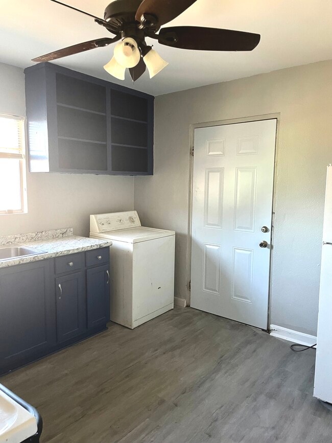 Building Photo - 869 Geranium St