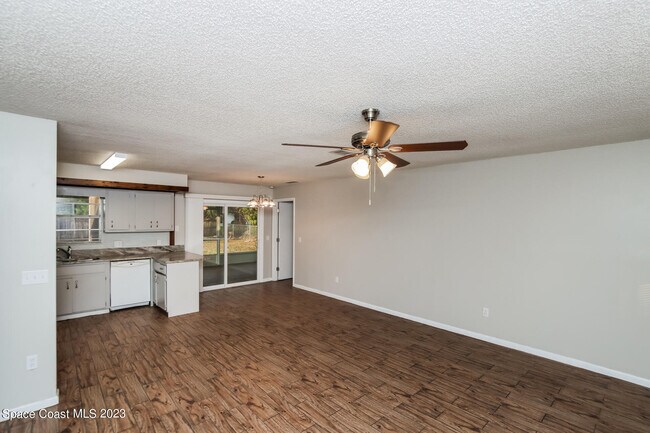 Building Photo - 461 Truvall St SW