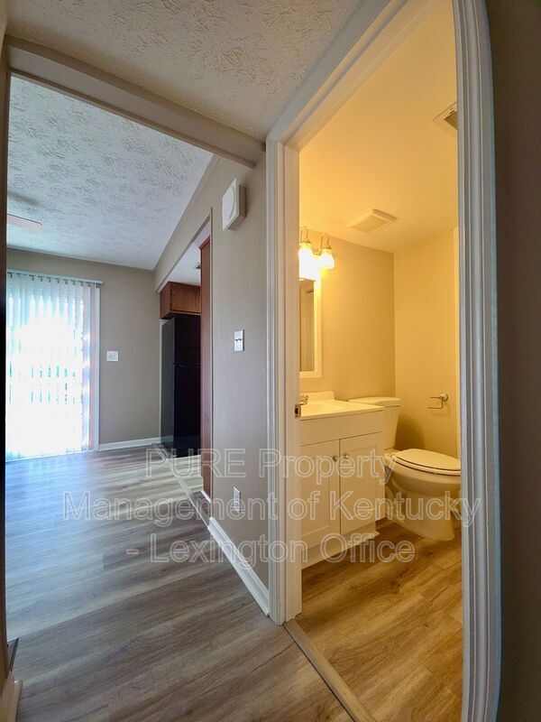 Foto del edificio - 3493 Sutherland Dr