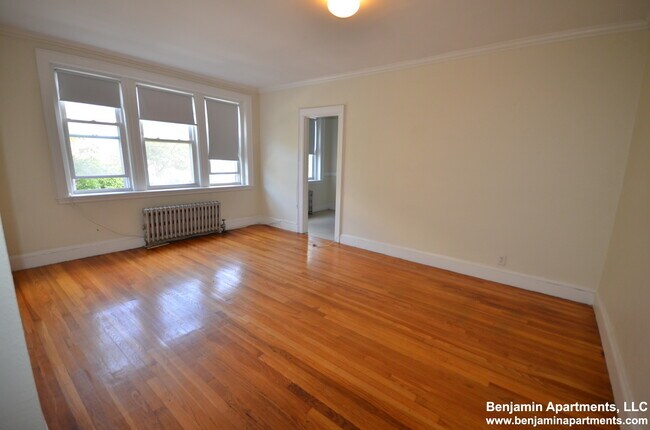 Building Photo - 2045 Commonwealth Ave