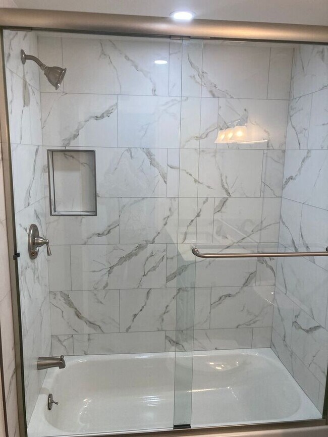 Foto del edificio - Beautiful 2 Story Fountain Valley Townhome