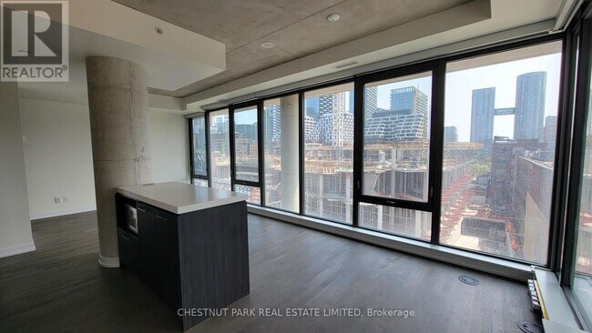 Photo du bâtiment - 560-560 King St W