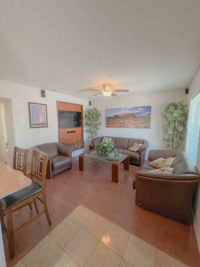 Building Photo - 82075 Country Club Dr