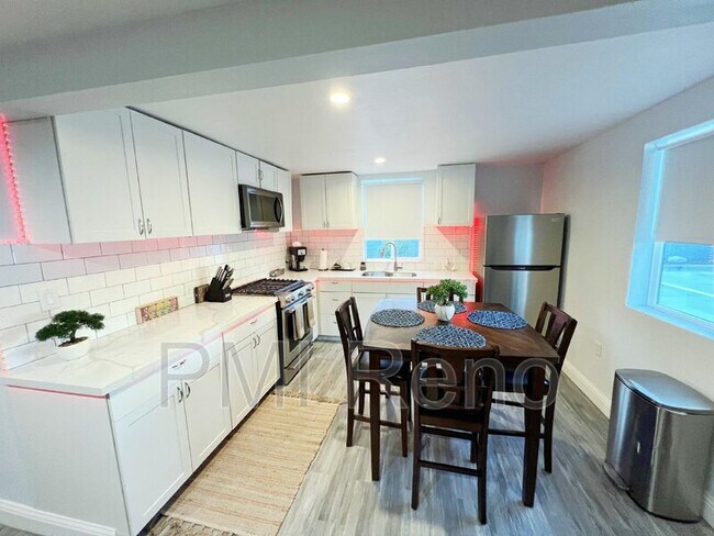 Building Photo - 810 G St