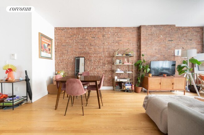 Foto del edificio - 989 Seneca Ave
