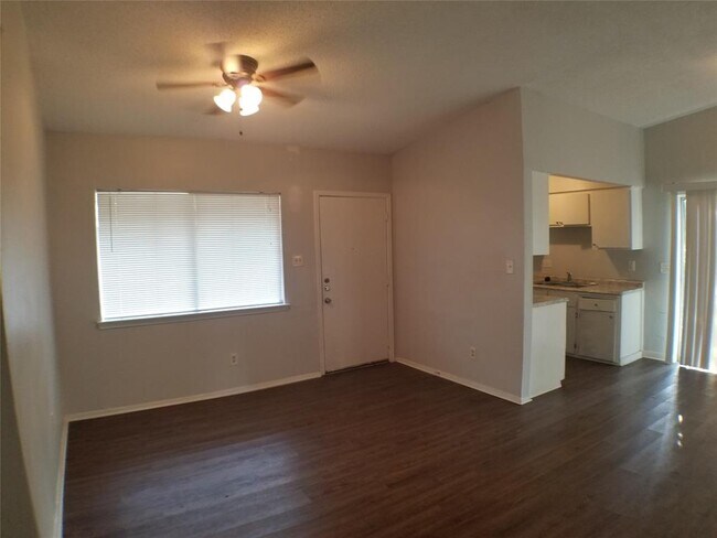 Building Photo - 6715 Sandshof Dr
