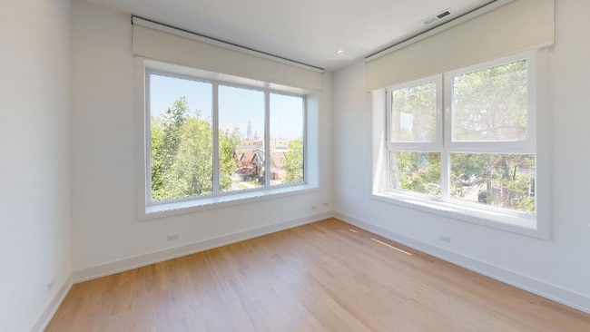 Photo - 123 S Green St Apartment