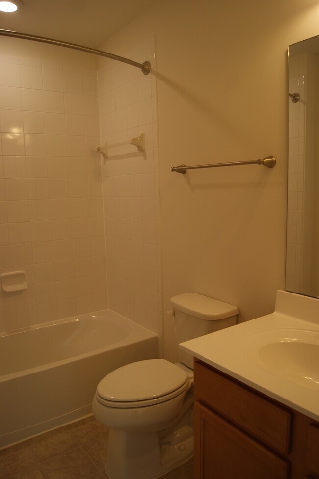 Building Photo - HUGE 3 Bedroom Townhome Near Hopkins in Ea...