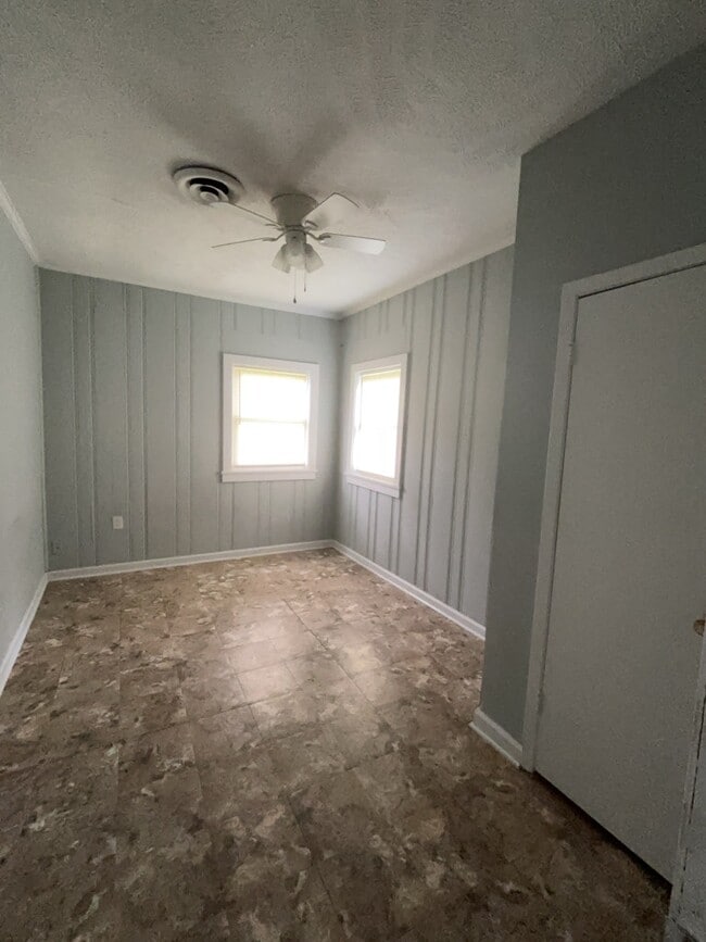 Building Photo - 131 Grandview Cir