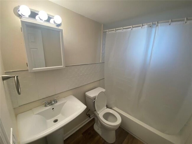 Building Photo - 2325 Arthur St