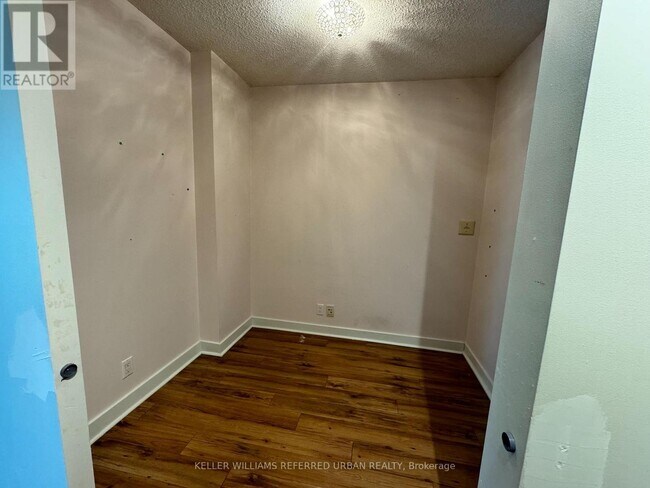 Photo du bâtiment - 1808-381-2381 Front St W