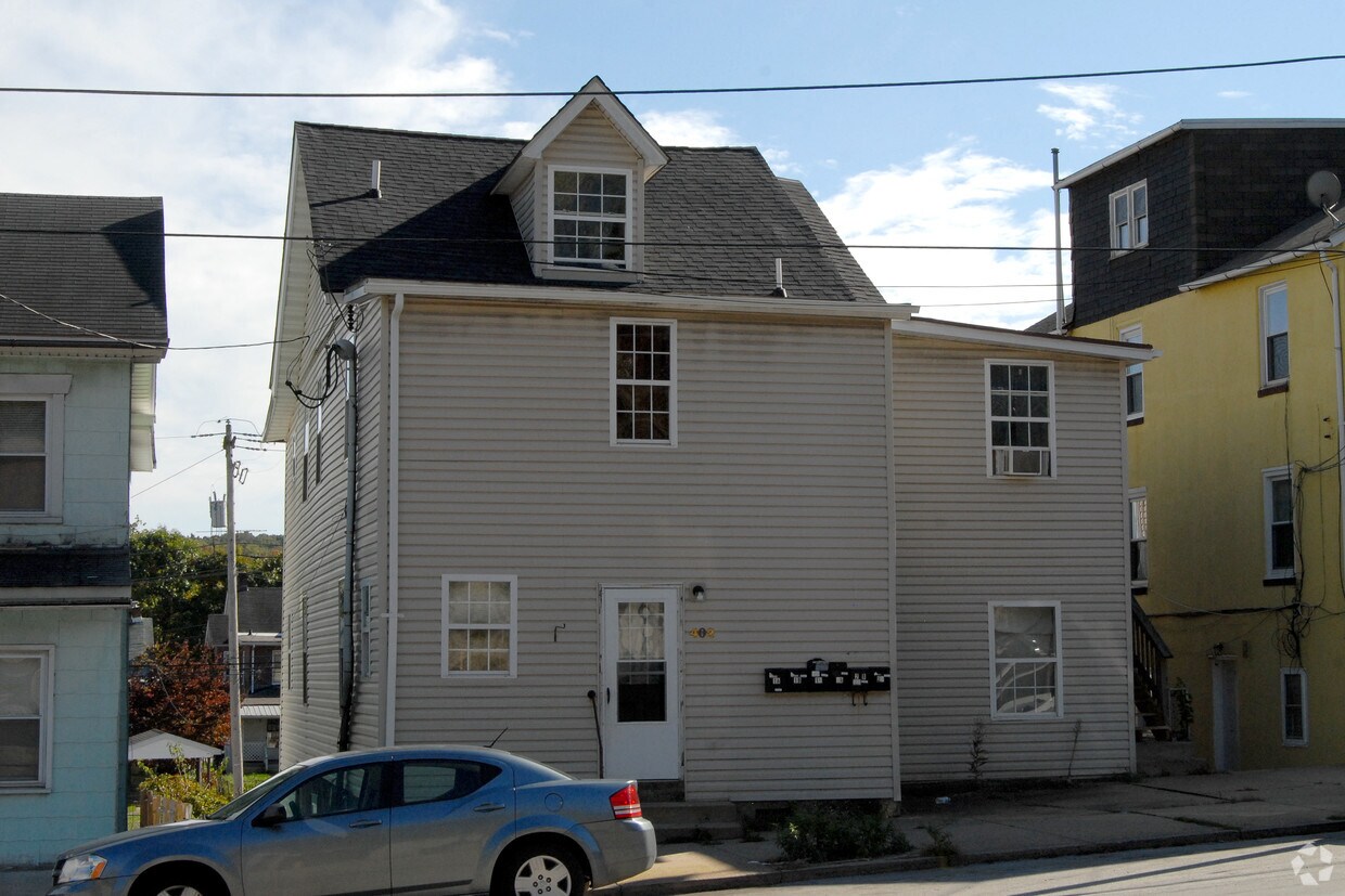 Building Photo - 402 W Lincoln Hwy
