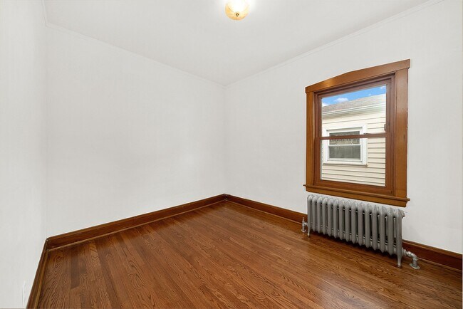 Building Photo - 2422 N New England Ave