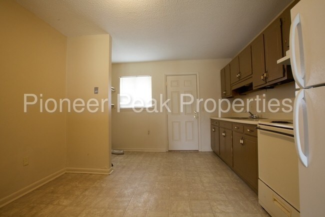 Building Photo - 7831 Basswood Ln