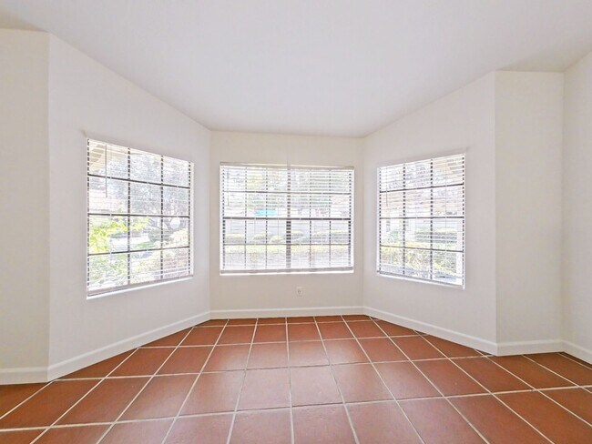 Foto del edificio - Charming 2-Bedroom Single-Story Furnished ...