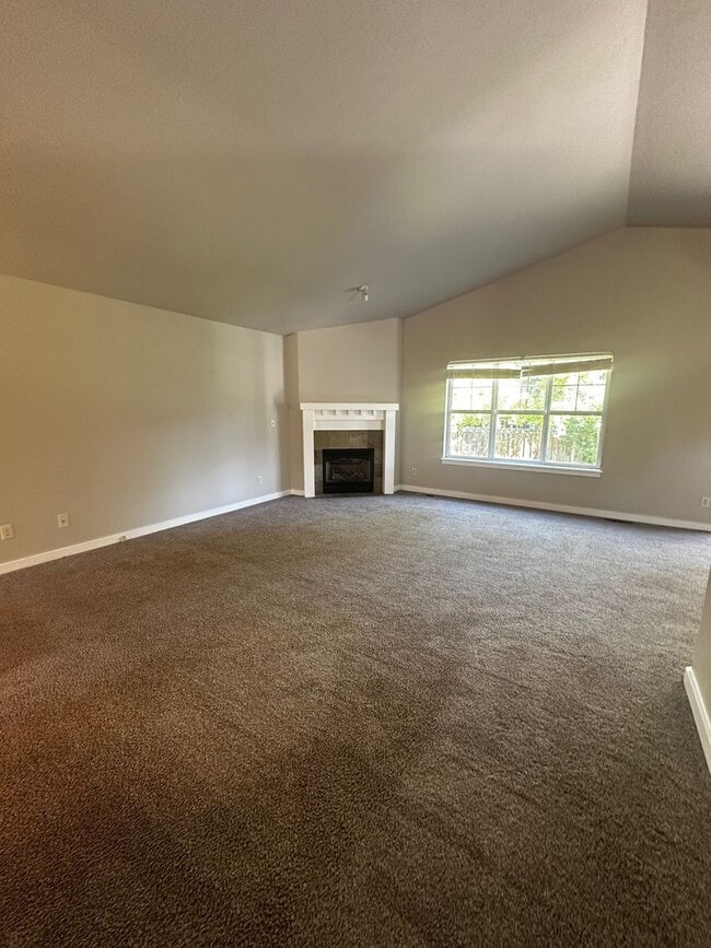 Building Photo - Beautiful Newly Renovated 3 Bedroom Home- ...
