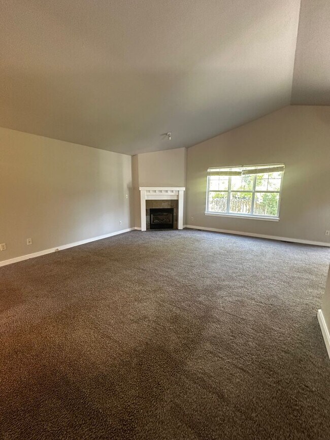 Foto del edificio - Beautiful Newly Renovated 3 Bedroom Home- ...