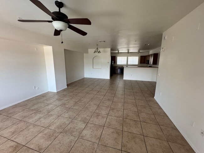 Building Photo - 4 Bedroom - 3.5 Bath Townhome in Gilbert