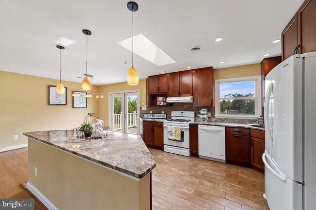Building Photo - 3609 Sanders Ln