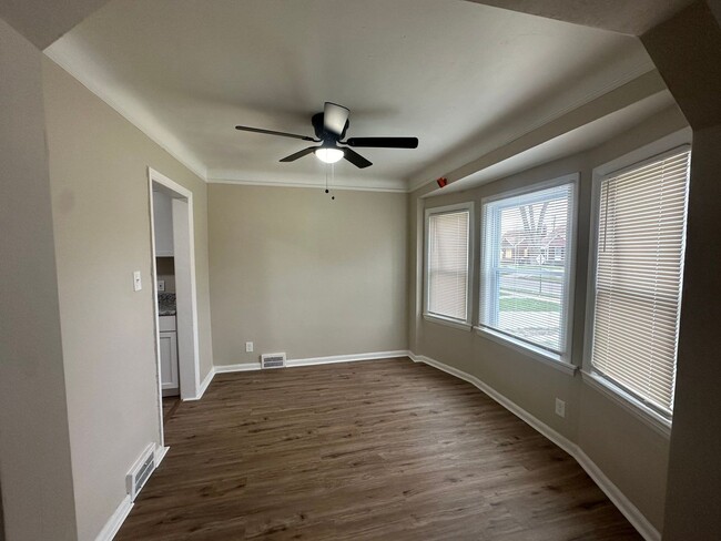 Foto del edificio - Renovated 3-Bedroom Home – We Welcome Sect...