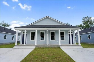 Building Photo - 405 E 1st St