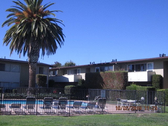 Special! $ 400 off second month - 37767 Fremont Blvd