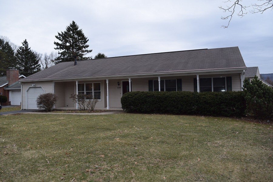 220 W Whitehall Rd, State College, PA 16801 House Rental in State