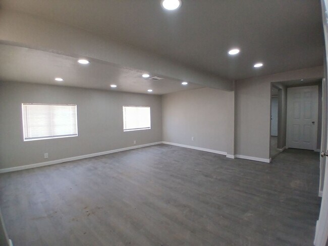 Building Photo - Charming Renovated 3-Bedroom Home for Rent