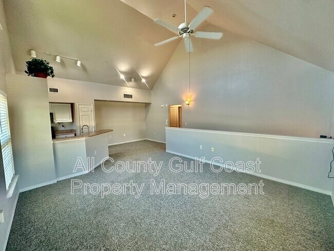 Building Photo - 5631 Rosehill Rd