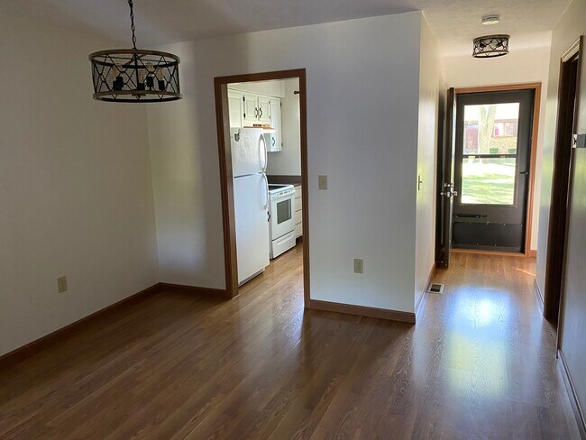 Comida - 7850 Betsy Ross Cir