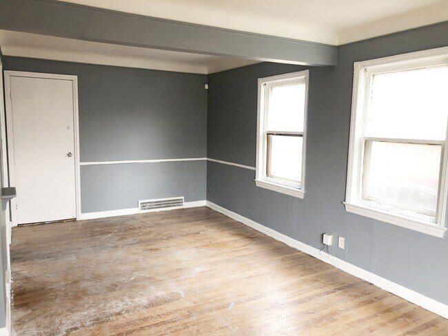 Foto del edificio - 4 BED 2 BATH SINGLE FAMILY HOME!