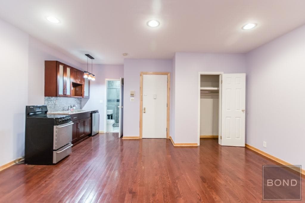 Primary Photo - 8 W 37th St
