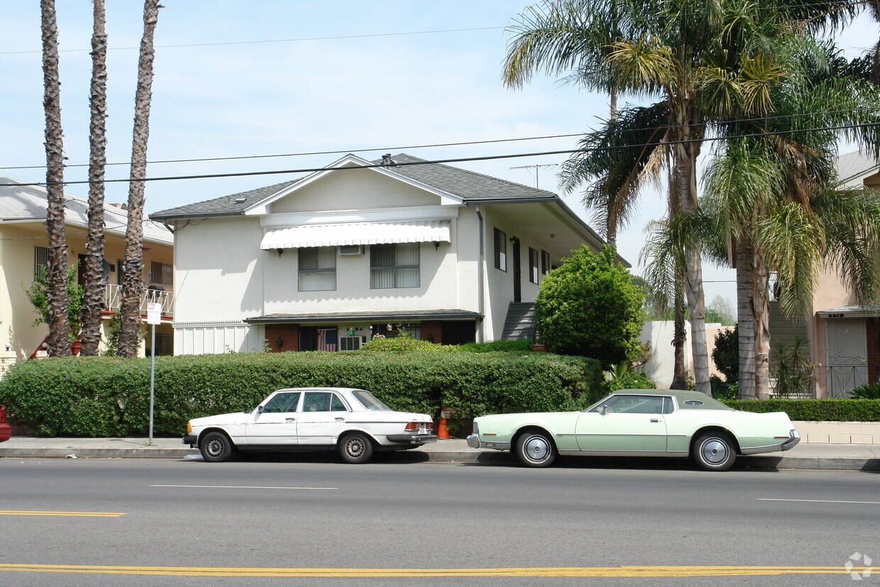 Foto del edificio - 6624 Woodman Ave