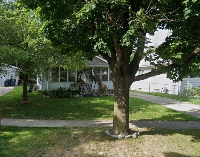 Building Photo - 2513 Woodrow Ave