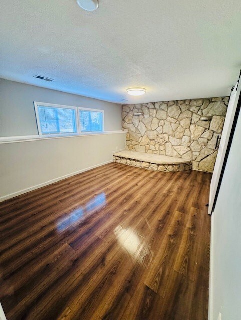 Foto del edificio - 1221 N School St