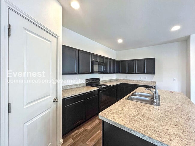 Building Photo - 400 Seneca Loop