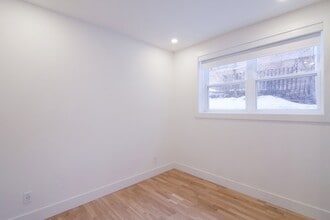 Building Photo - 5554 Rue Snowdon