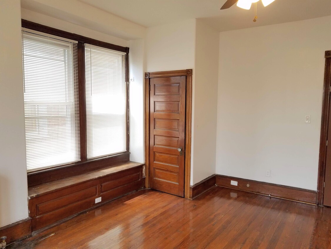 Primary Photo - Large private bedroom plus office for rent...